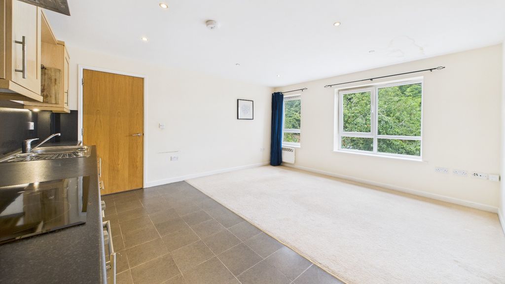 Property photo 3 of 13 4380943