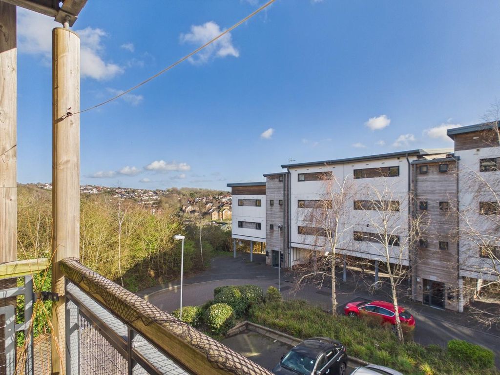 Property photo 3 of 27 Cam01530G0-Pr0402-Still016.Jpg