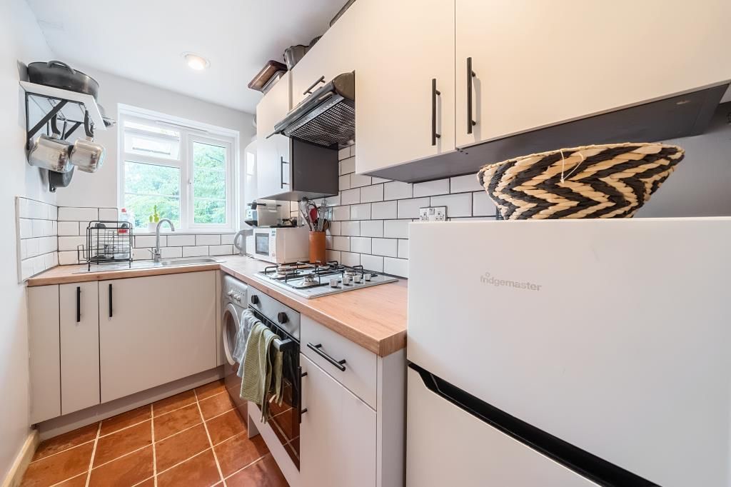 Property photo 3 of 10 Kitchen