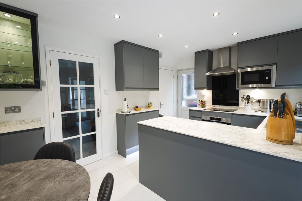 Property photo 2 of 23 Picture No. 17