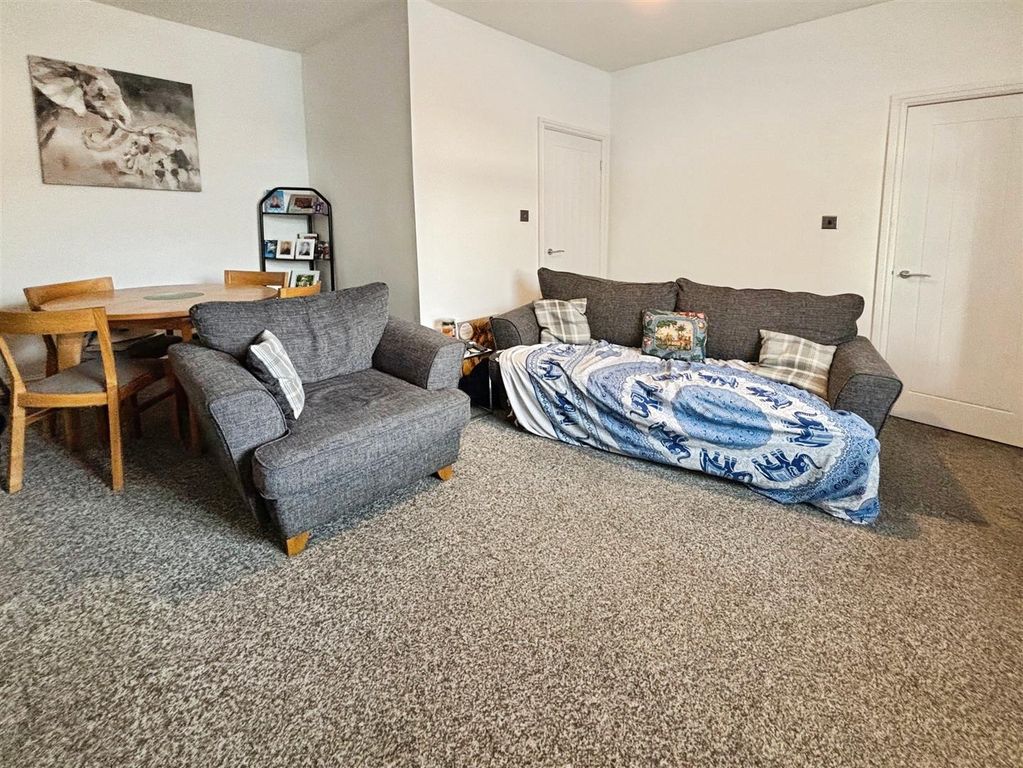 Property photo 3 of 10 Lounge/Diner