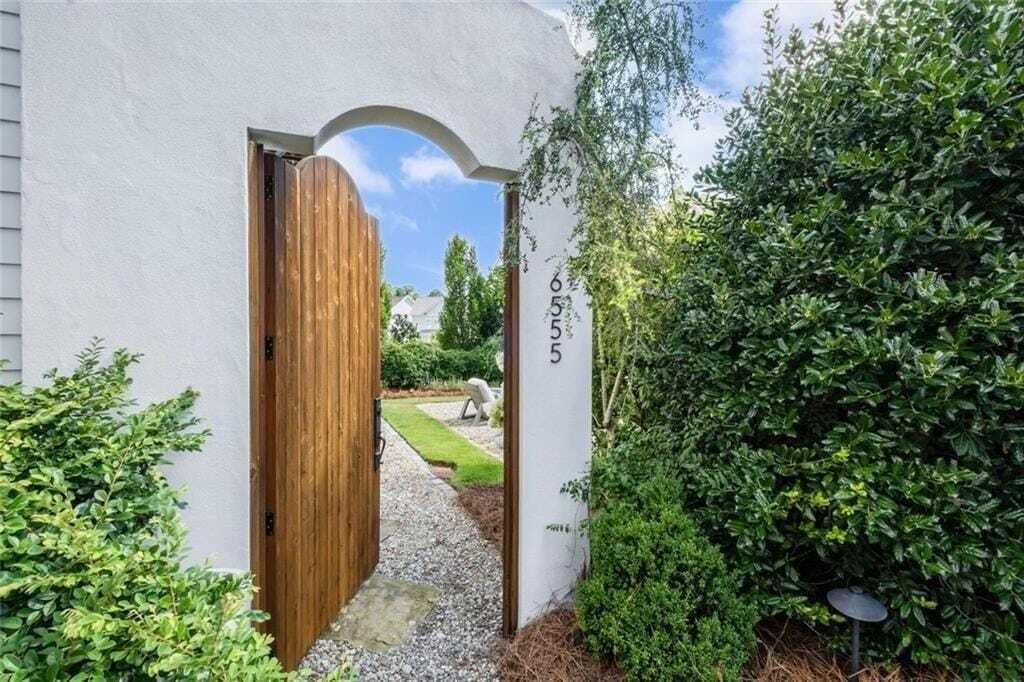 Property photo 1 of 28