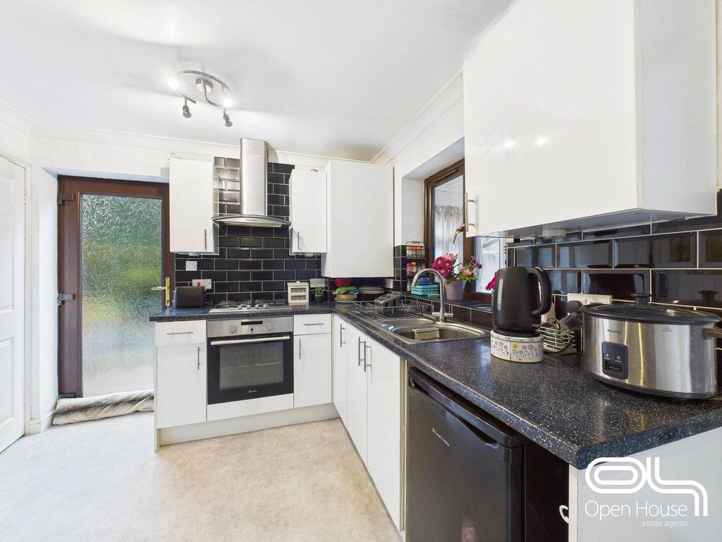 Property photo 3 of 13 Kitchen