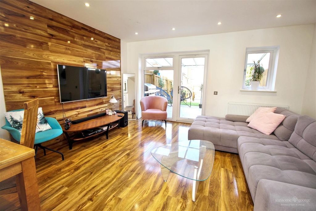 Property photo 2 of 12 Lounge Diner