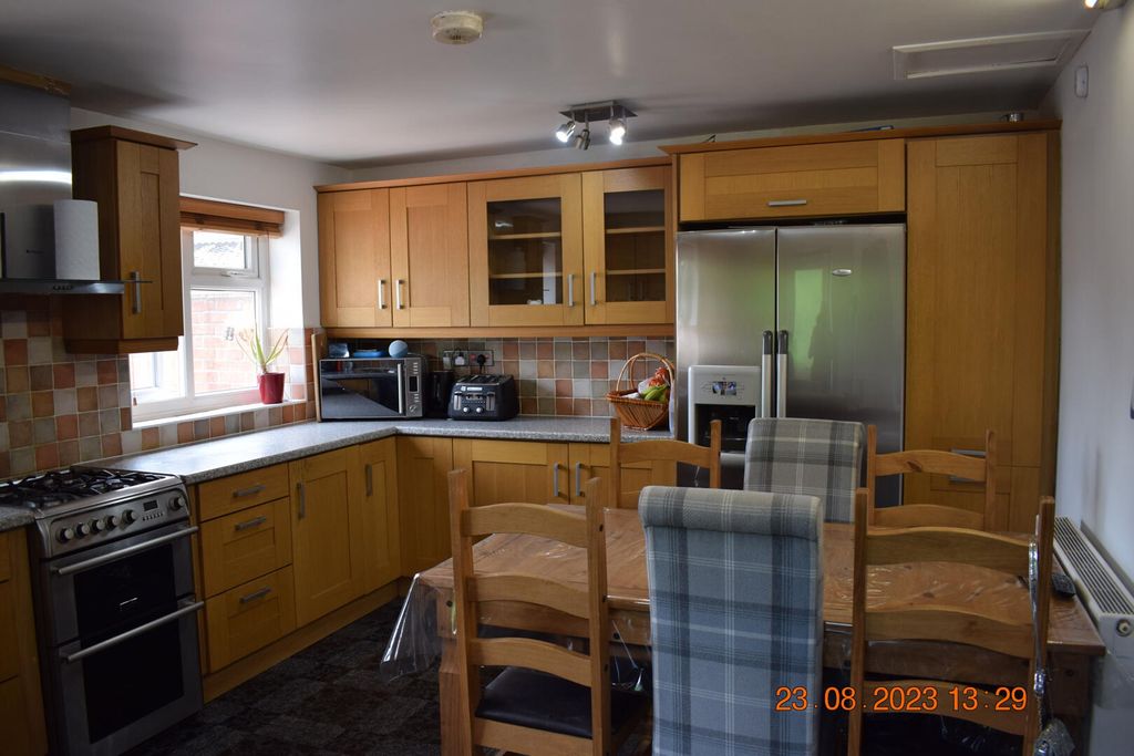 Property photo 2 of 28 Kitchen