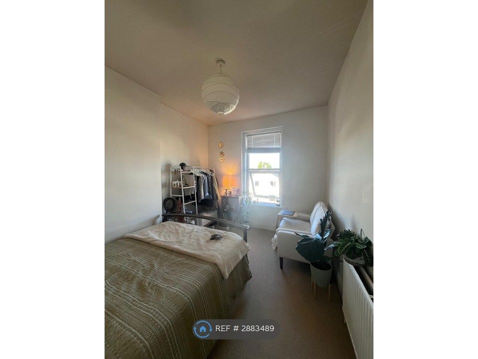 Property photo 2 of 13 Bedroom To Let