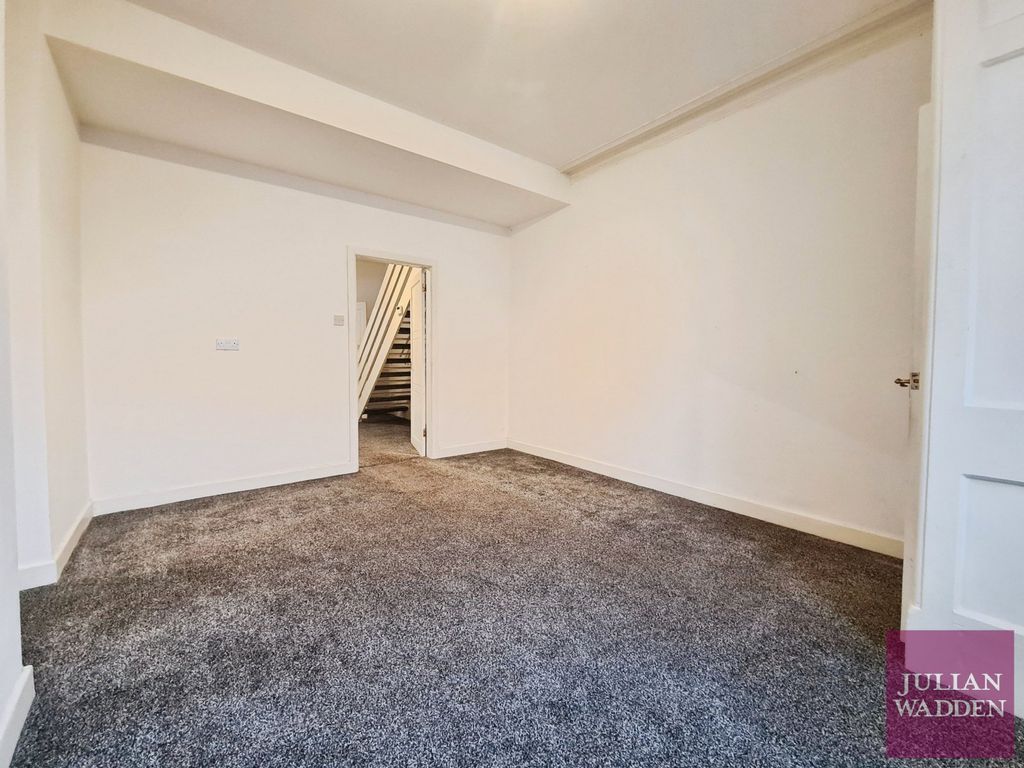 Property photo 2 of 10 Picture No. 05