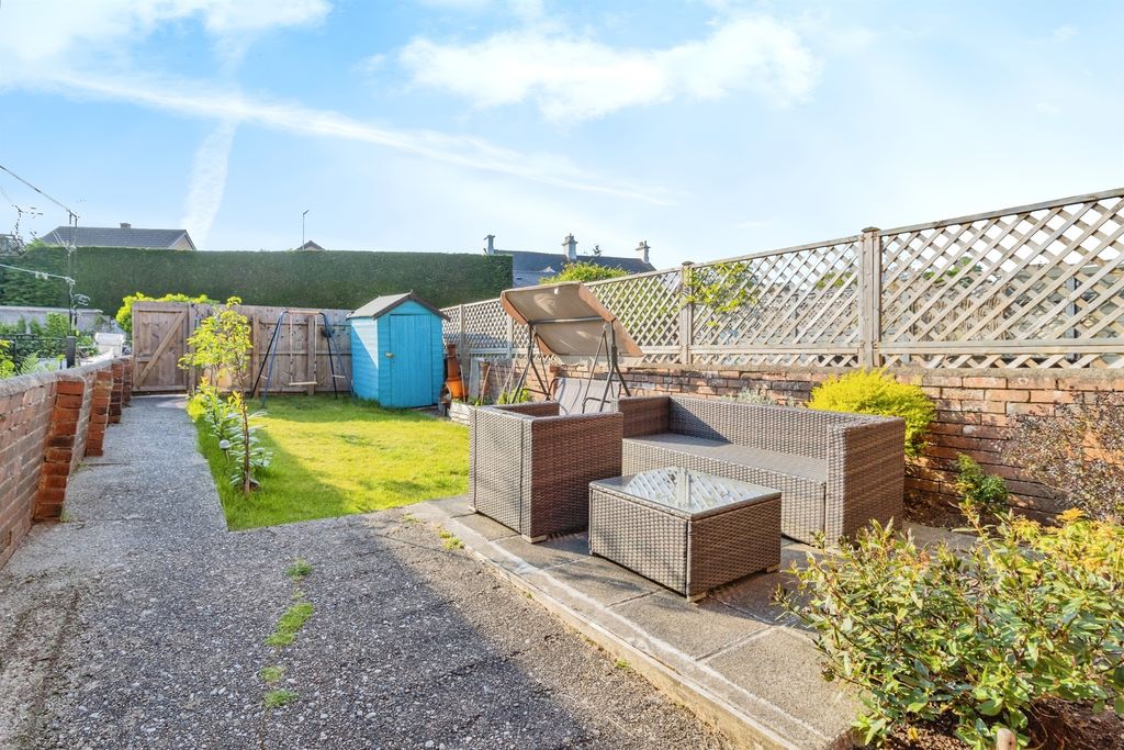 Property photo 2 of 18