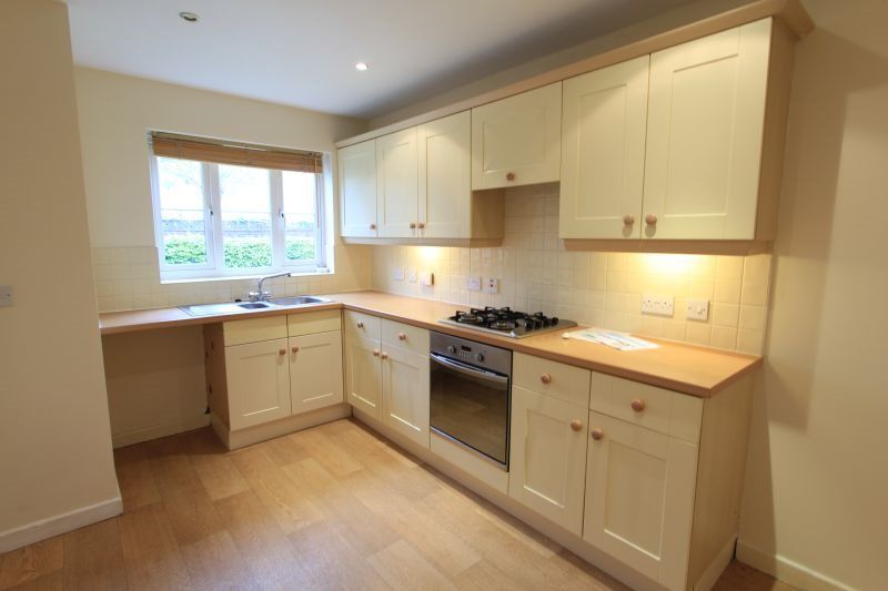 Property photo 3 of 11 Kitchen