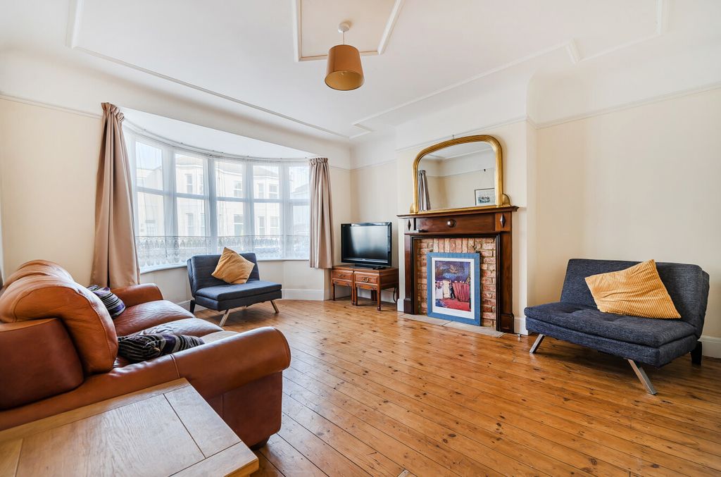 Property photo 2 of 14 1430503-25-69B838...