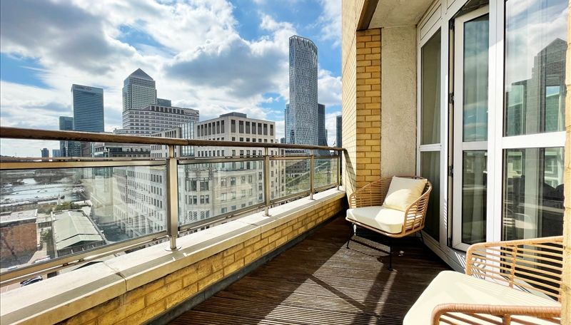 Property photo 1 of 13 2 Bed Apartment To Rent Westferry Circus, London E14