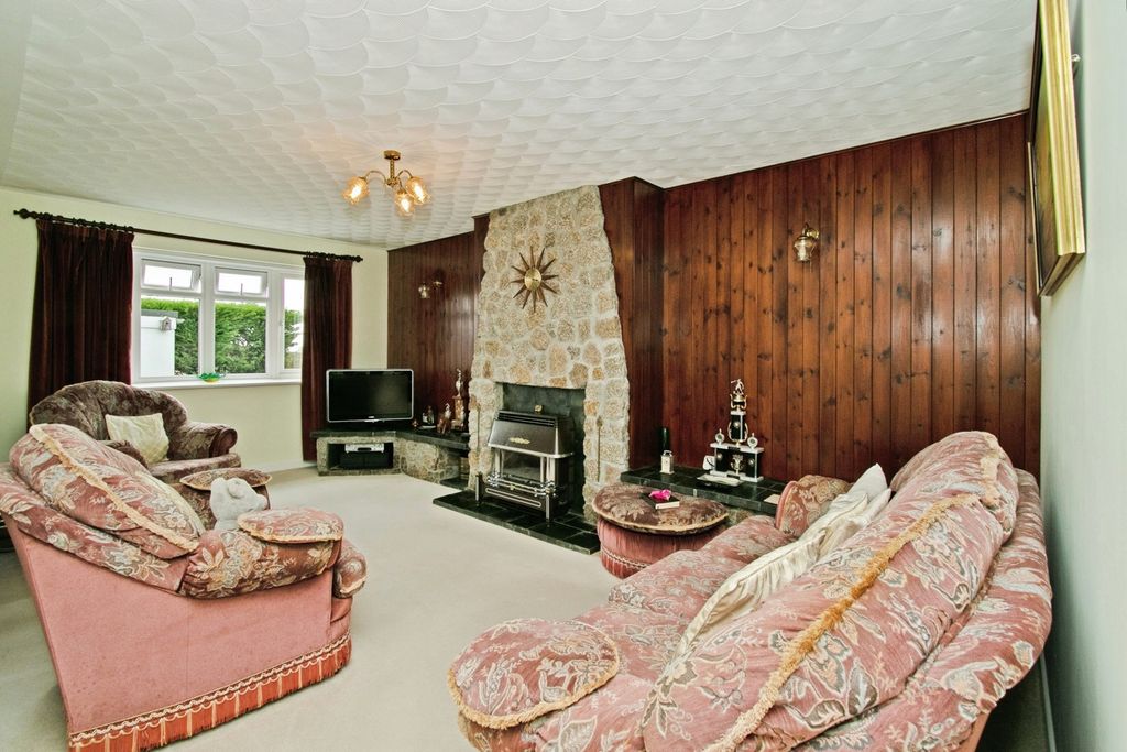 Property photo 2 of 11 Pbox-Img.Jpg