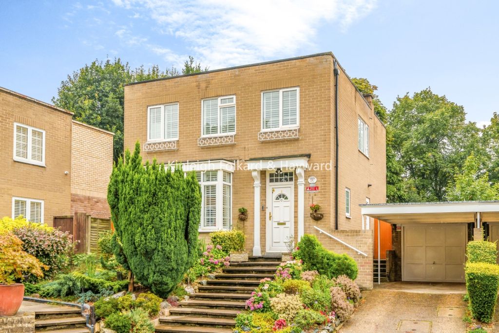 Property photo 2 of 15 Fa07A9d5-2E9c-45Aa-9