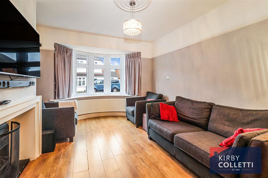 Property photo 2 of 24 Lounge