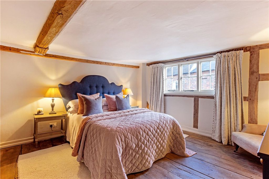 Property photo 3 of 16 Bedroom