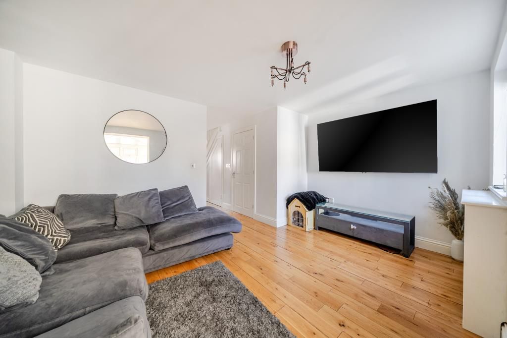 Property photo 3 of 15 Lounge