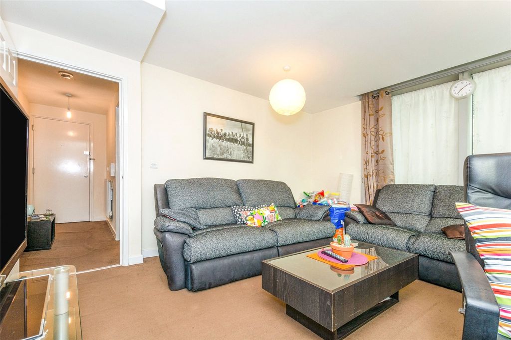 Property photo 3 of 9 Lounge
