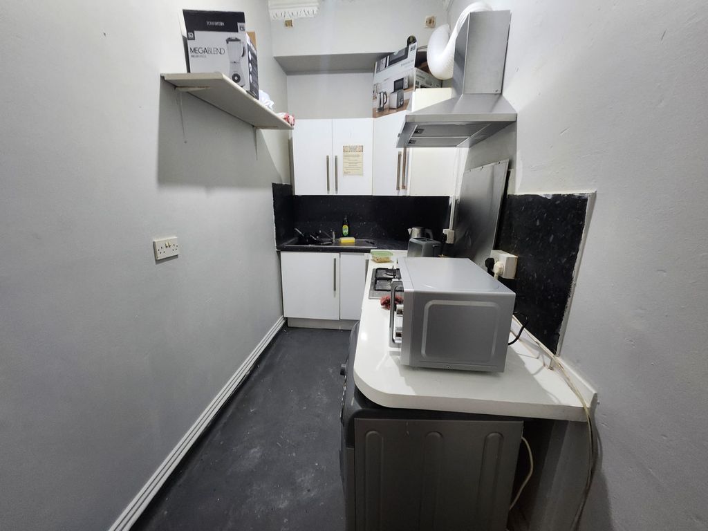 Property photo 3 of 6 Room