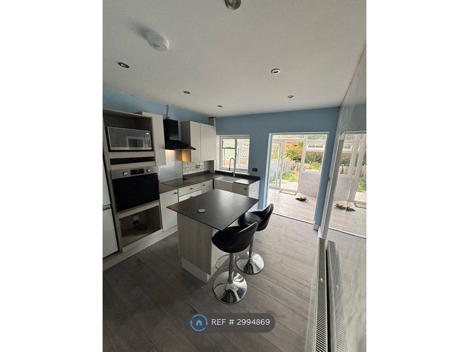 Property photo 2 of 11 Kitchen