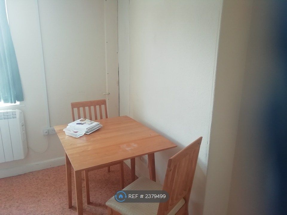 Property photo 3 of 6 Kitchen