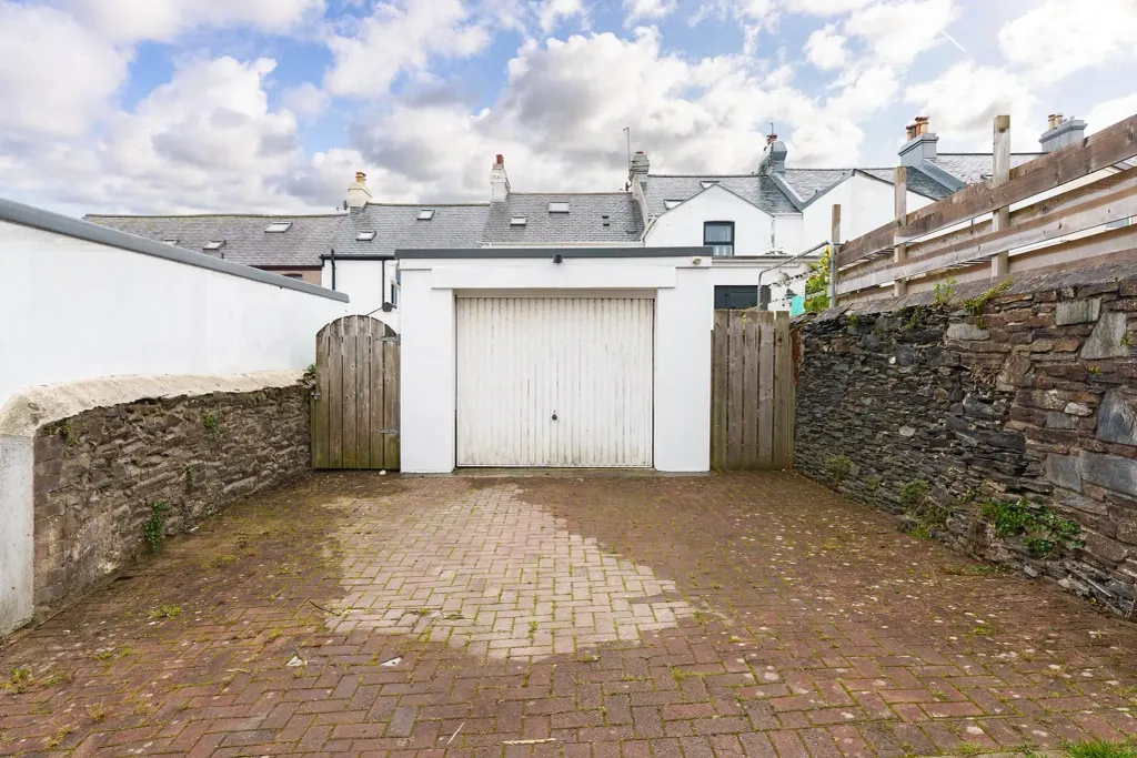 Property photo 3 of 20