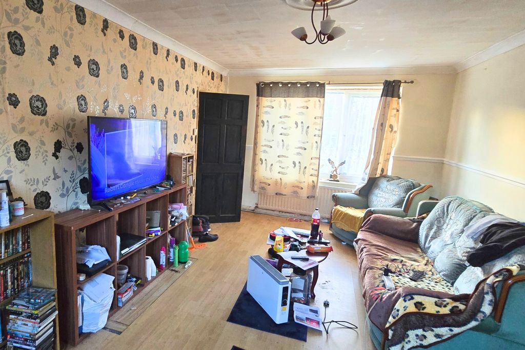 Property photo 3 of 5