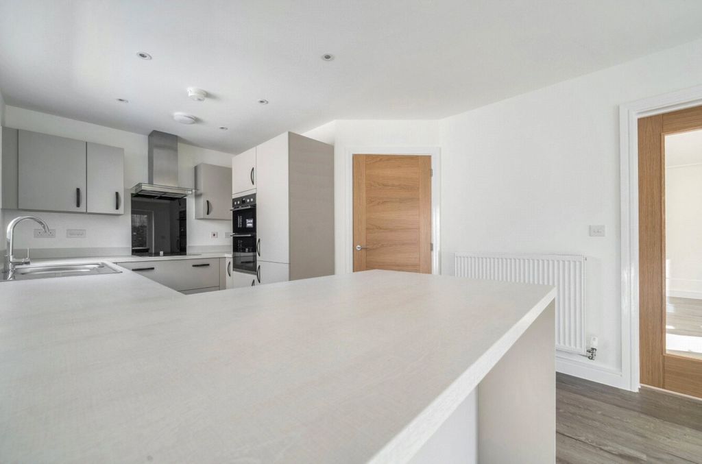 Property photo 2 of 15 Example