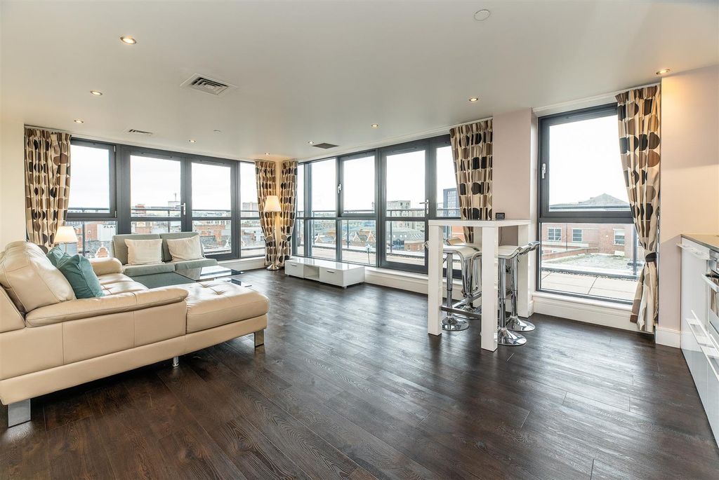 Property photo 3 of 28 46-111 Ropewalk 022