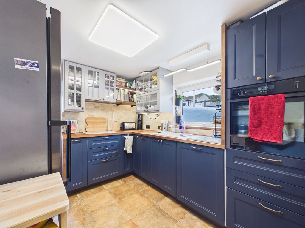 Property photo 3 of 14 Kitchen