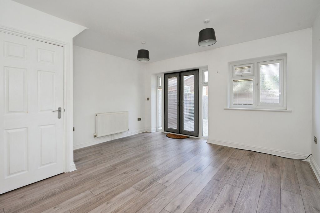 Property photo 2 of 17 Photo
