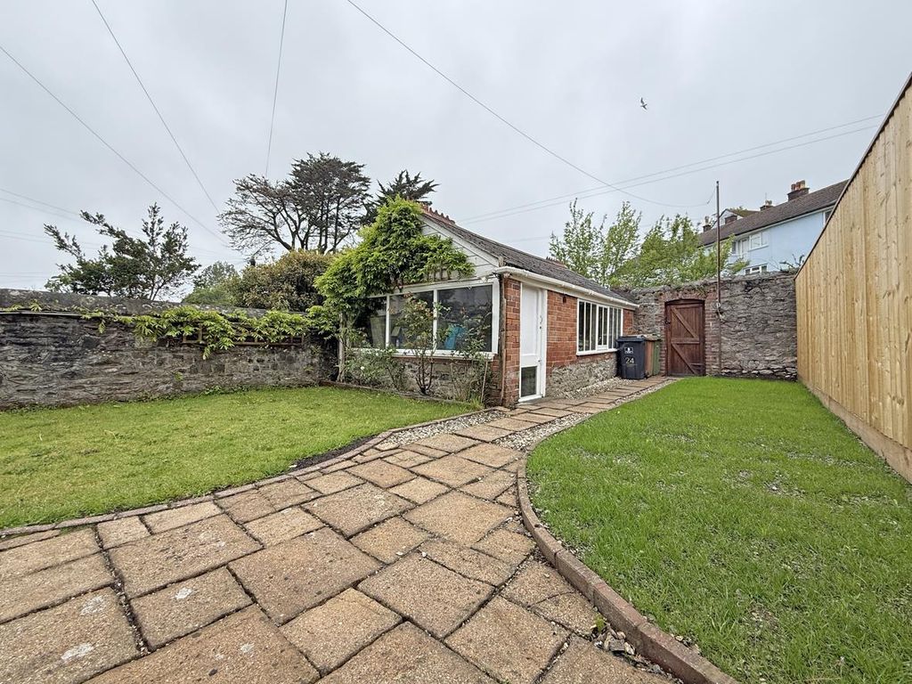 Property photo 2 of 30 Elphinstone Road 24 - Garage.Jpg