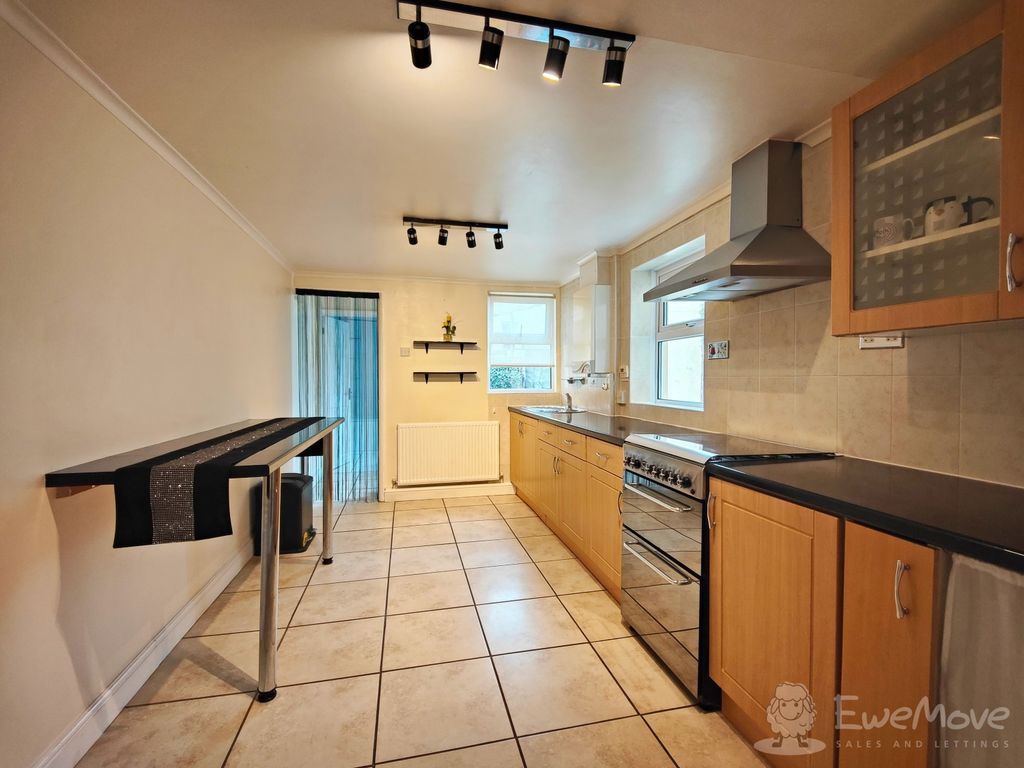 Property photo 1 of 15 Kitchen