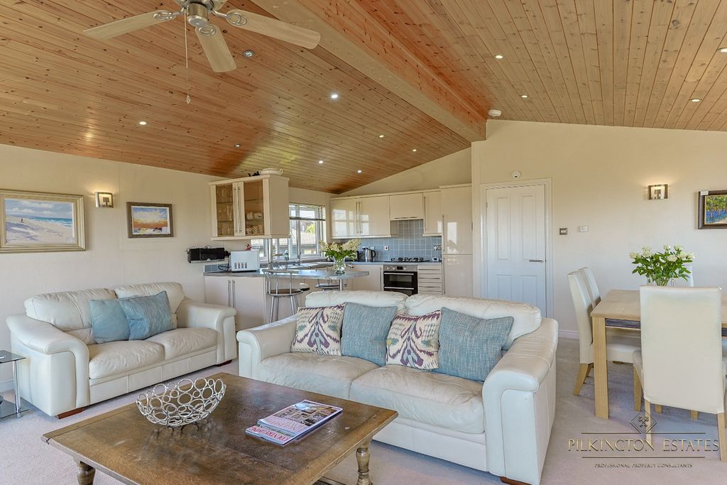 Property photo 3 of 17 4321415