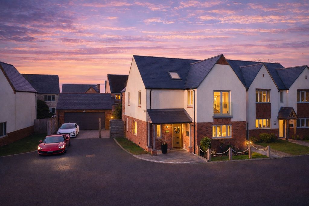 Property photo 1 of 32