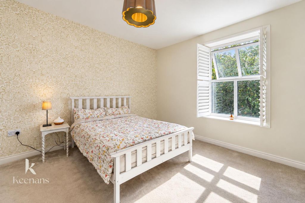 Property photo 3 of 31