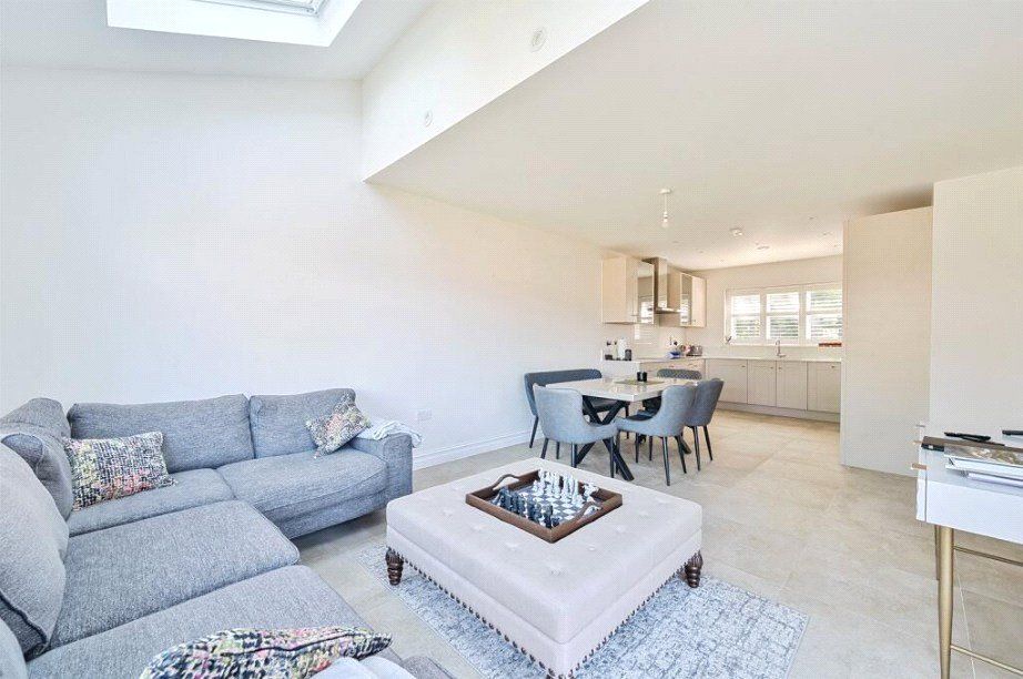 Property photo 3 of 10 3