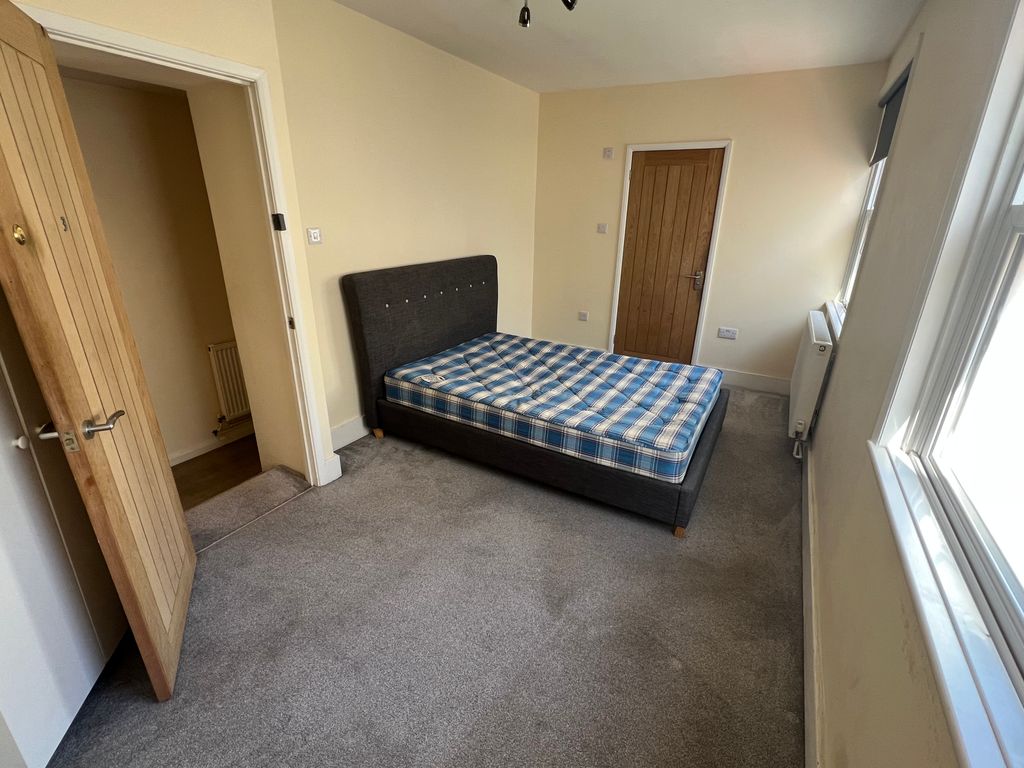 Property photo 2 of 7 Bedroom 1