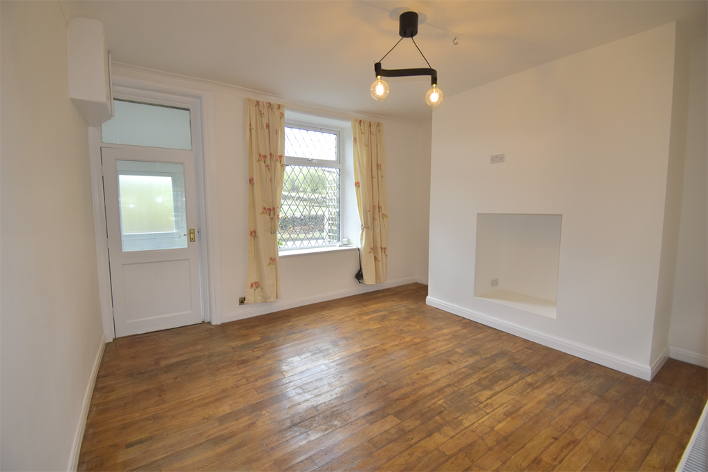 Property photo 2 of 16 Sitting Room