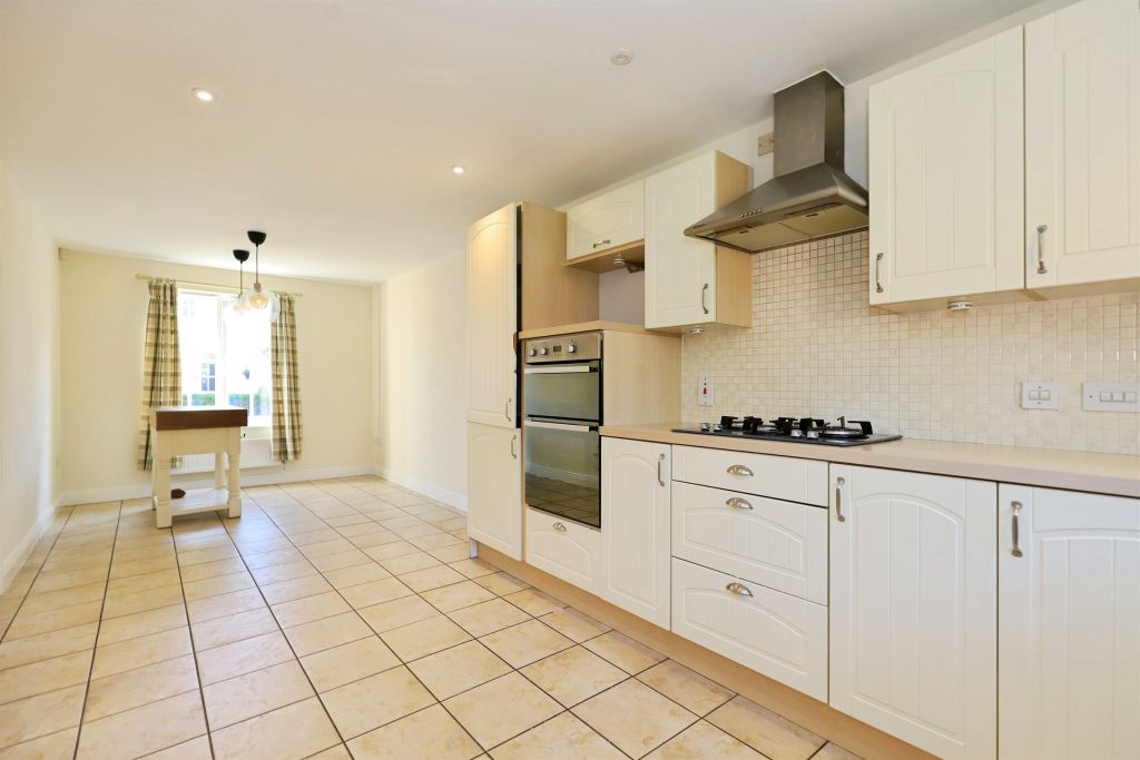 Property photo 3 of 18 Image