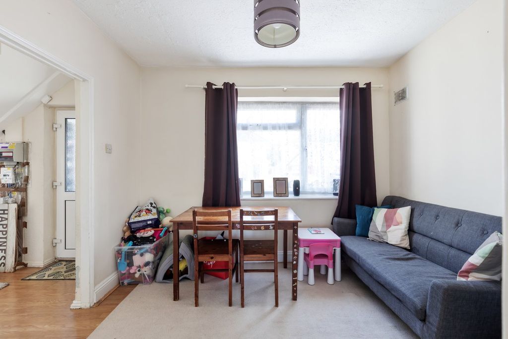 Property photo 2 of 23