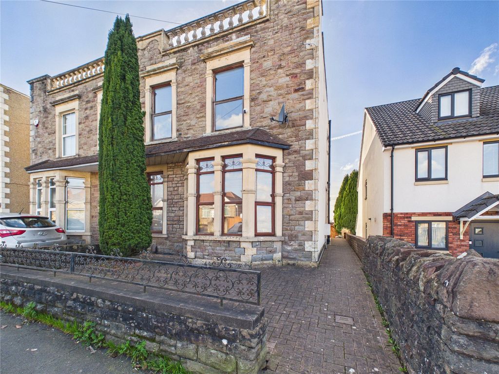 Property photo 1 of 32 Picture No. 03