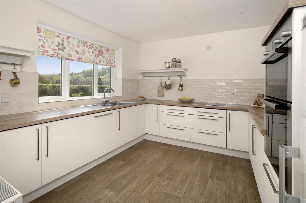 Property photo 2 of 14 Kitchen
