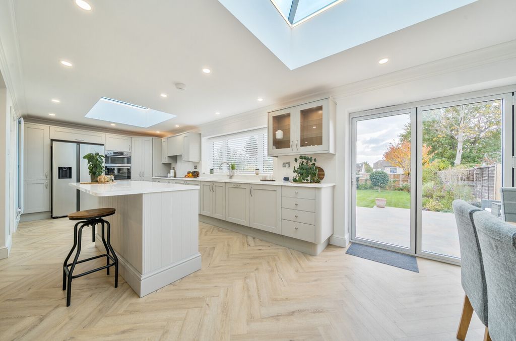 Property photo 2 of 17 1371282-11-68Ff5F...