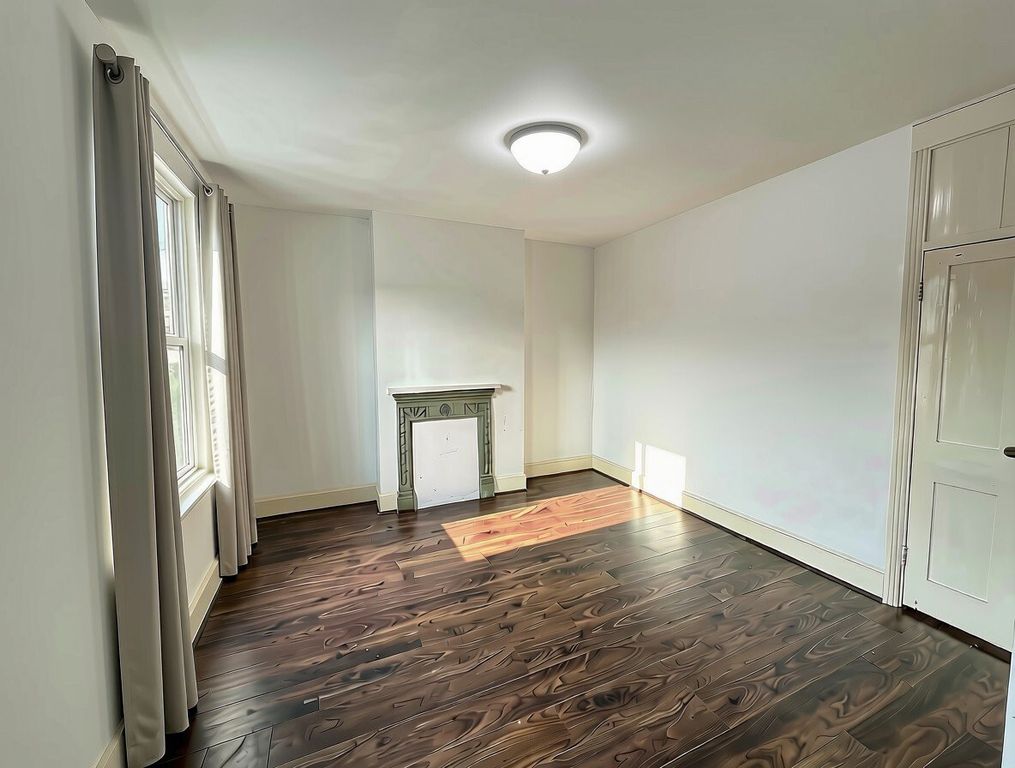 Property photo 3 of 8 Gallery
