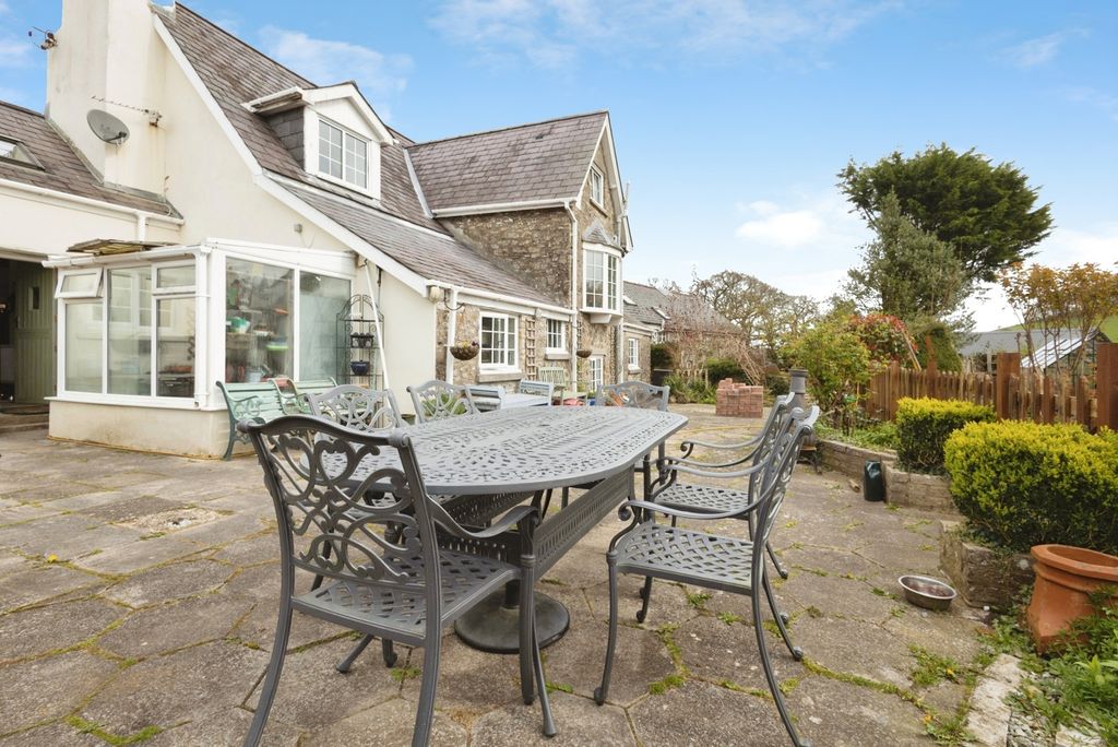 Property photo 2 of 34 Pbox-Img.Jpg