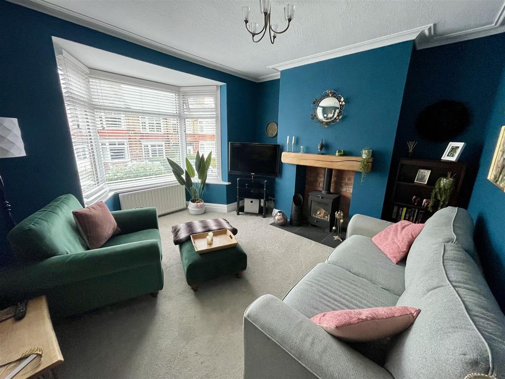 Property photo 2 of 12 Lounge