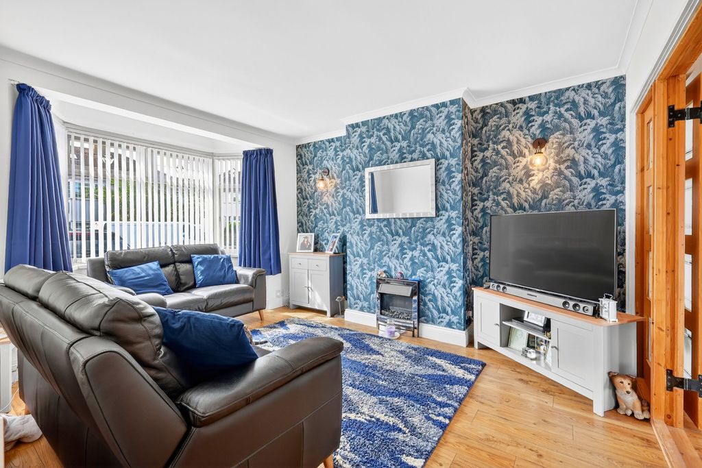 Property photo 3 of 33