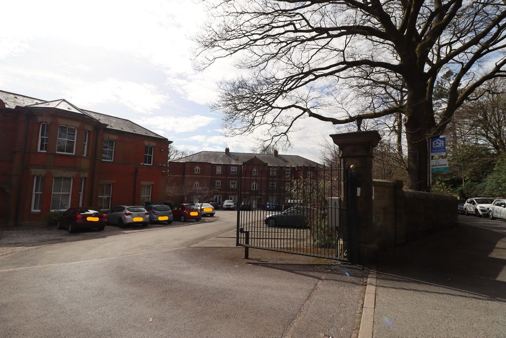 Property photo 2 of 18 Photograph 2