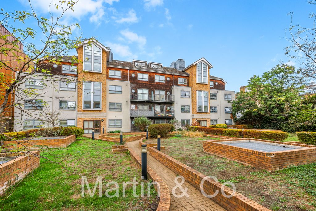Property photo 2 of 14 1781988783 - 3 Dunedin Court, Sydenham Road, Cr0 -
