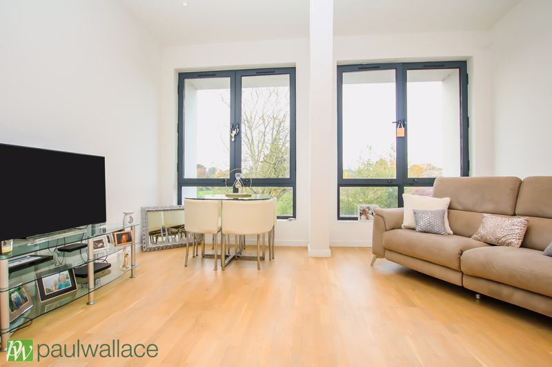 Property photo 2 of 9 Lounge